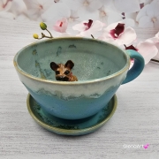 Filiżanka ze spodkiem pieskiem BULDOŻKIEM FRANCUSKIM ceramiczna ze spodkiem i karmelowym pieskiem ręcznie toczona i malowana elegancka filiżanka z pięknym szkliwem BULDOŻEK FRANCUSKI kubek z pieskiem buldożkiem biszkoptowym