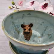 Filiżanka ze spodkiem pieskiem BULDOŻKIEM FRANCUSKIM ceramiczna ze spodkiem i karmelowym pieskiem ręcznie toczona i malowana elegancka filiżanka z pięknym szkliwem BULDOŻEK FRANCUSKI kubek z pieskiem buldożkiem biszkoptowym