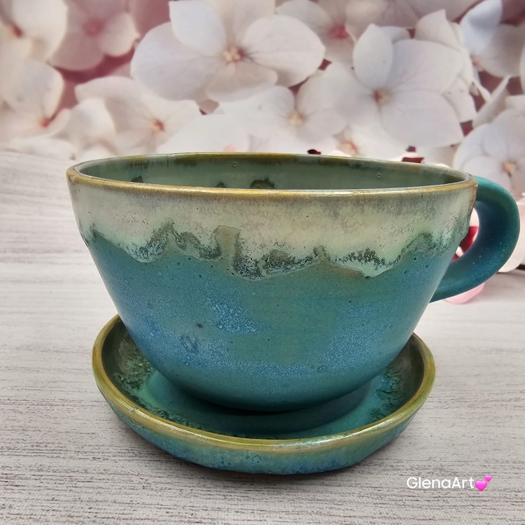 Filiżanka ze spodkiem pieskiem BULDOŻKIEM FRANCUSKIM ceramiczna ze spodkiem i karmelowym pieskiem ręcznie toczona i malowana elegancka filiżanka z pięknym szkliwem BULDOŻEK FRANCUSKI kubek z pieskiem buldożkiem biszkoptowym