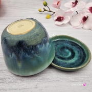 Filiżanka ze spodkiem pieskiem BULDOŻKIEM FRANCUSKIM ceramiczna ze spodkiem i czarnym pieskiem ręcznie toczona i malowana elegancka filiżanka z pięknym szkliwem BULDOŻEK FRANCUSKI kubek z pieskiem buldożkiem czarnym