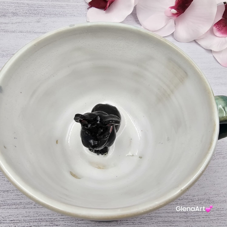 Filiżanka ze spodkiem pieskiem BULDOŻKIEM FRANCUSKIM ceramiczna ze spodkiem i czarnym pieskiem ręcznie toczona i malowana elegancka filiżanka z pięknym szkliwem BULDOŻEK FRANCUSKI kubek z pieskiem buldożkiem czarnym