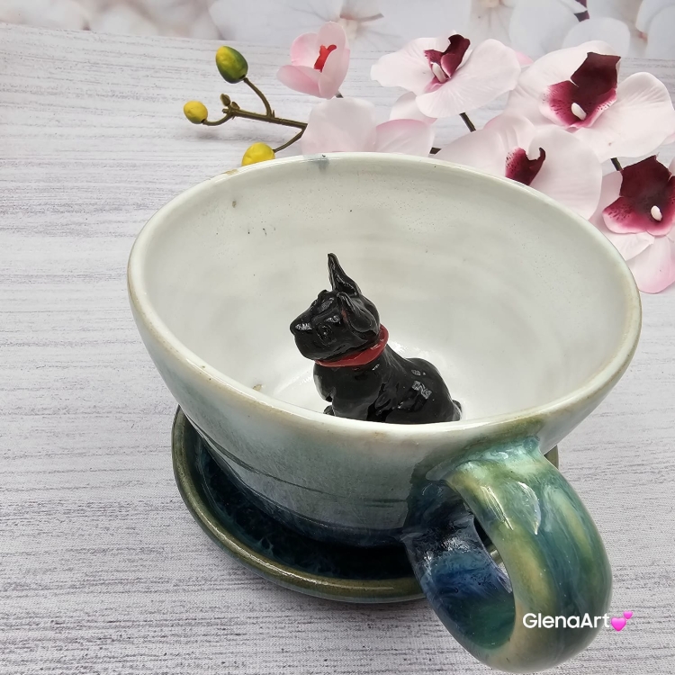 Filiżanka ze spodkiem pieskiem BULDOŻKIEM FRANCUSKIM ceramiczna ze spodkiem i czarnym pieskiem ręcznie toczona i malowana elegancka filiżanka z pięknym szkliwem BULDOŻEK FRANCUSKI kubek z pieskiem buldożkiem czarnym