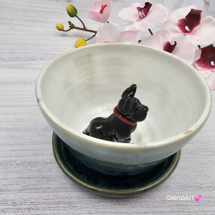 Filiżanka ze spodkiem pieskiem BULDOŻKIEM FRANCUSKIM ceramiczna ze spodkiem i czarnym pieskiem ręcznie toczona i malowana elegancka filiżanka z pięknym szkliwem BULDOŻEK FRANCUSKI kubek z pieskiem buldożkiem czarnym