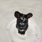 Filiżanka ze spodkiem pieskiem BULDOŻKIEM FRANCUSKIM ceramiczna ze spodkiem i czarnym pieskiem ręcznie toczona i malowana elegancka filiżanka z pięknym szkliwem BULDOŻEK FRANCUSKI kubek z pieskiem buldożkiem czarnym