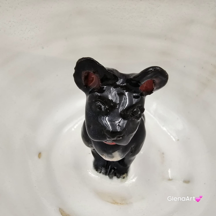 Filiżanka ze spodkiem pieskiem BULDOŻKIEM FRANCUSKIM ceramiczna ze spodkiem i czarnym pieskiem ręcznie toczona i malowana elegancka filiżanka z pięknym szkliwem BULDOŻEK FRANCUSKI kubek z pieskiem buldożkiem czarnym