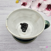 Filiżanka ze spodkiem pieskiem BULDOŻKIEM FRANCUSKIM ceramiczna ze spodkiem i czarnym pieskiem ręcznie toczona i malowana elegancka filiżanka z pięknym szkliwem BULDOŻEK FRANCUSKI kubek z pieskiem buldożkiem czarnym