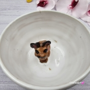 Filiżanka ze spodkiem pieskiem BULDOŻKIEM FRANCUSKIM ceramiczna ze spodkiem i karmelowym pieskiem ręcznie toczona i malowana elegancka filiżanka z pięknym szkliwem BULDOŻEK FRANCUSKI kubek z pieskiem buldożkiem nieidealna
