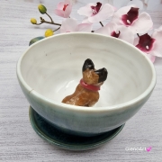Filiżanka ze spodkiem pieskiem BULDOŻKIEM FRANCUSKIM ceramiczna ze spodkiem i karmelowym pieskiem ręcznie toczona i malowana elegancka filiżanka z pięknym szkliwem BULDOŻEK FRANCUSKI kubek z pieskiem buldożkiem nieidealna