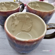 Kubek KOŃ ceramiczny z koniem w środku RÓŻ - NIEBIESKI ręcznie toczony i malowany fioletowo różowy kubek z koniem wewnątrz