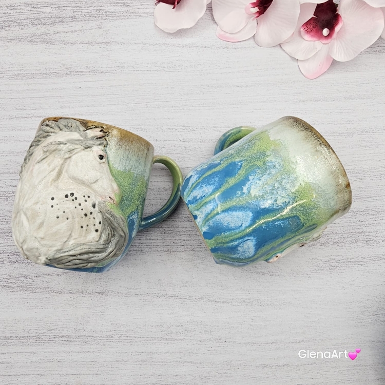 Duży kubek KOŃ ceramiczny z siwym KONIEM na zewnątrz ręcznie toczony i malowany kubek biały koń niebieski kubek z koniem