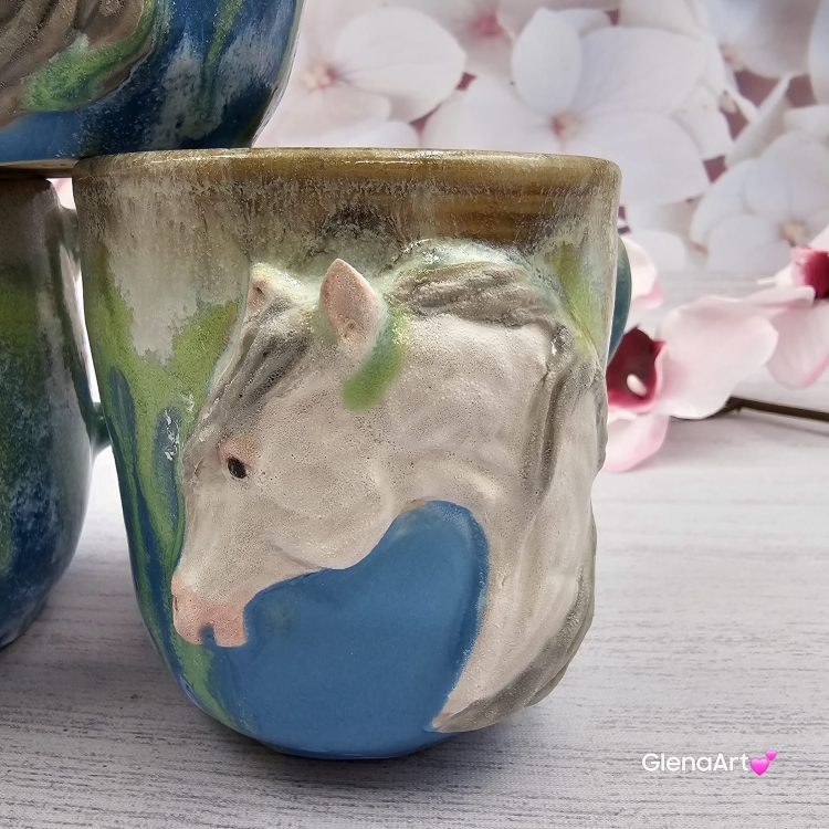 Duży kubek KOŃ ceramiczny z siwym KONIEM na zewnątrz ręcznie toczony i malowany kubek biały koń niebieski kubek z koniem