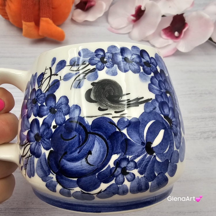 Kubek ceramiczny niebieski Mariusz kobaltowy Fajans Włocławek 330 ml z ptaszkiem metoda stempelka kubek z motywem kwiatowym niebieskim kubek w kwiaty