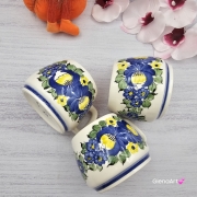 Kubek ceramiczny bratki Mariusz Fajans Włocławek 330 ml metoda stempelka kubek z motywem kwiatowym niebieskim kubek w bratki