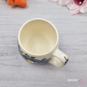 Kubek ceramiczny bratki Mariusz Fajans Włocławek 330 ml metoda stempelka kubek z motywem kwiatowym niebieskim kubek w bratki