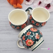 Kubek ceramiczny beczółka kwiatki Nikola Fajans Włocławek 250 ml metoda stempelka kubek z motywem kwiatowym czerwono-zielonym kubek w kwiatki