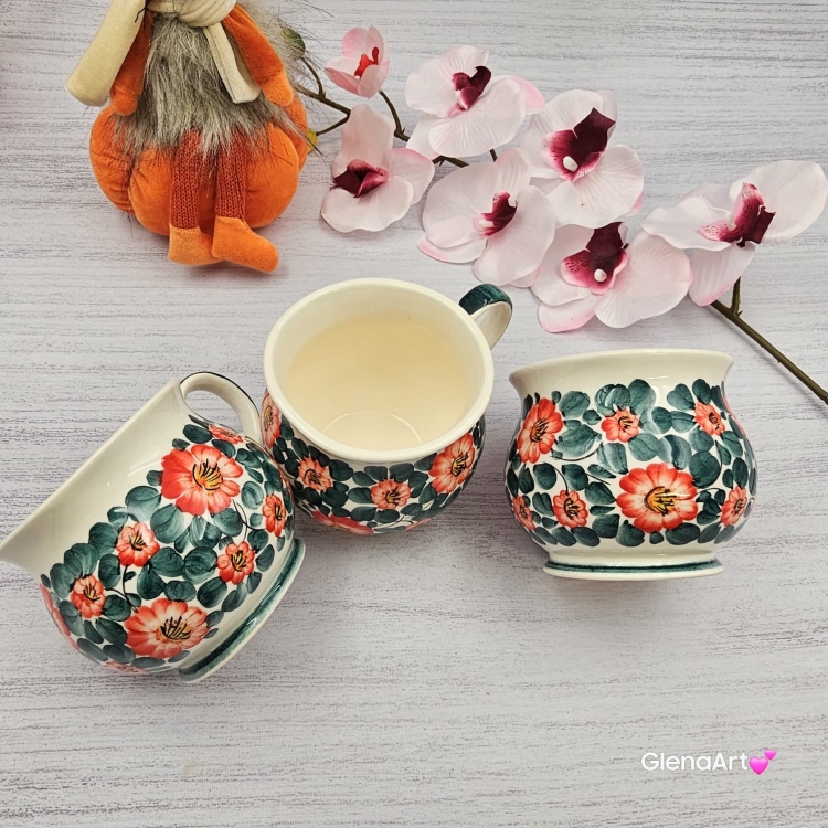 Kubek ceramiczny beczółka kwiatki Nikola Fajans Włocławek 250 ml metoda stempelka kubek z motywem kwiatowym czerwono-zielonym kubek w kwiatki