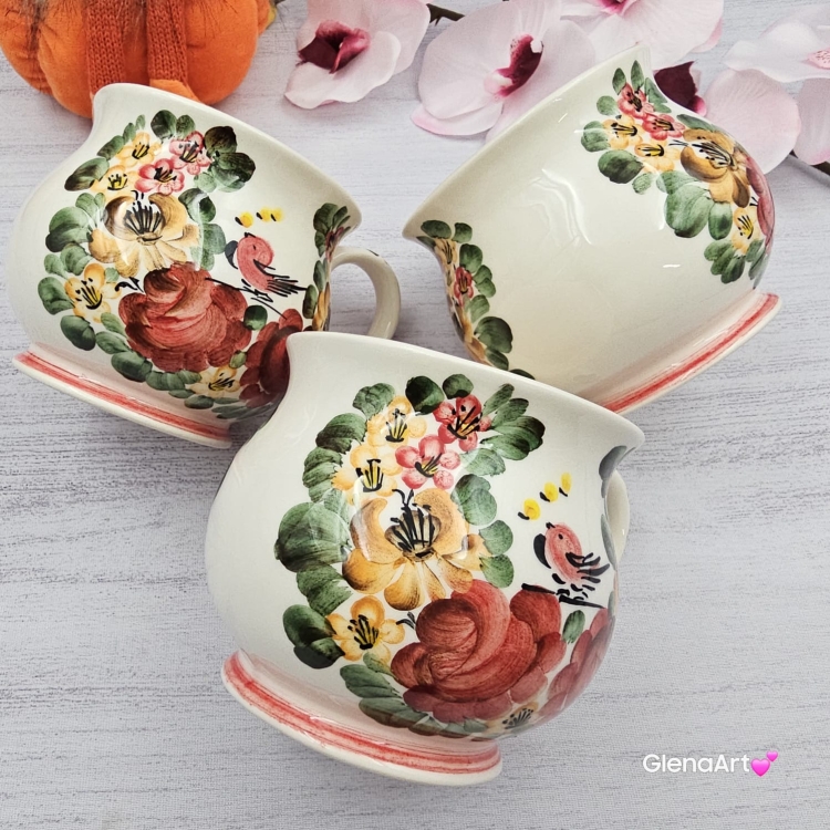 Kubek ceramiczny beczółka kwiatki i ptaszek Nikola Fajans Włocławek 250 ml metoda stempelka kubek z motywem kwiatowym czerwonym zielonym i żółtym kubek w kwiatki i ptaszek