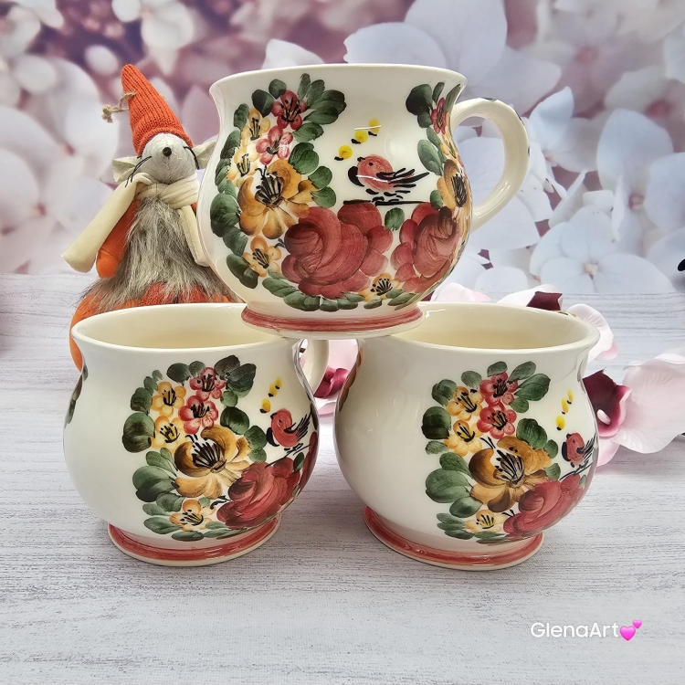 Kubek ceramiczny beczółka kwiatki i ptaszek Nikola Fajans Włocławek 250 ml metoda stempelka kubek z motywem kwiatowym czerwonym zielonym i żółtym kubek w kwiatki i ptaszek