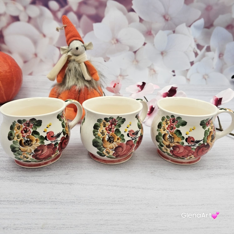 Kubek ceramiczny beczółka kwiatki i ptaszek Nikola Fajans Włocławek 250 ml metoda stempelka kubek z motywem kwiatowym czerwonym zielonym i żółtym kubek w kwiatki i ptaszek