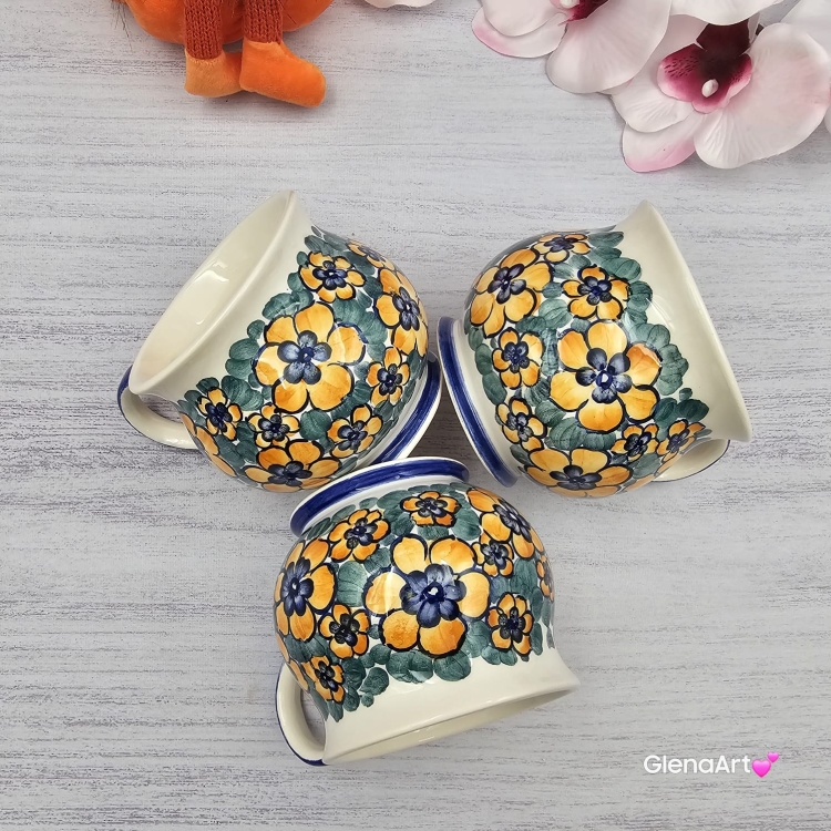 Kubek ceramiczny beczółka żółte i zielone kwiatki Nikola Fajans Włocławek 250 ml metoda stempelka kubek z motywem kwiatowym żółto - zielone kubek w kwiatki i ptaszek