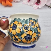 Kubek ceramiczny beczółka żółte i zielone kwiatki Nikola Fajans Włocławek 250 ml metoda stempelka kubek z motywem kwiatowym żółto - zielone kubek w kwiatki i ptaszek