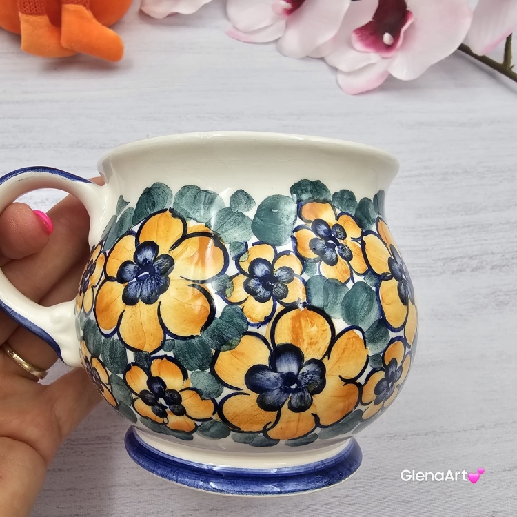 Kubek ceramiczny beczółka żółte i zielone kwiatki Nikola Fajans Włocławek 250 ml metoda stempelka kubek z motywem kwiatowym żółto - zielone kubek w kwiatki i ptaszek