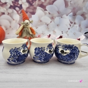 Kubek ceramiczny beczółka kobaltowy z ptaszkiem i kwiatki Nikola Fajans Włocławek 250 ml metoda stempelka kubek z motywem kwiatowym kobaltowym i ptaszkiem czarnym kubek w kwiatki i ptaszek