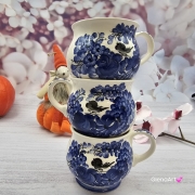 Kubek ceramiczny beczułka kobaltowy z ptaszkiem i kwiatki Nikola Fajans Włocławek 250 ml malowany ręcznie kubek z motywem kwiatowym kobaltowym i ptaszkiem czarnym kubek w kwiatki i ptaszek