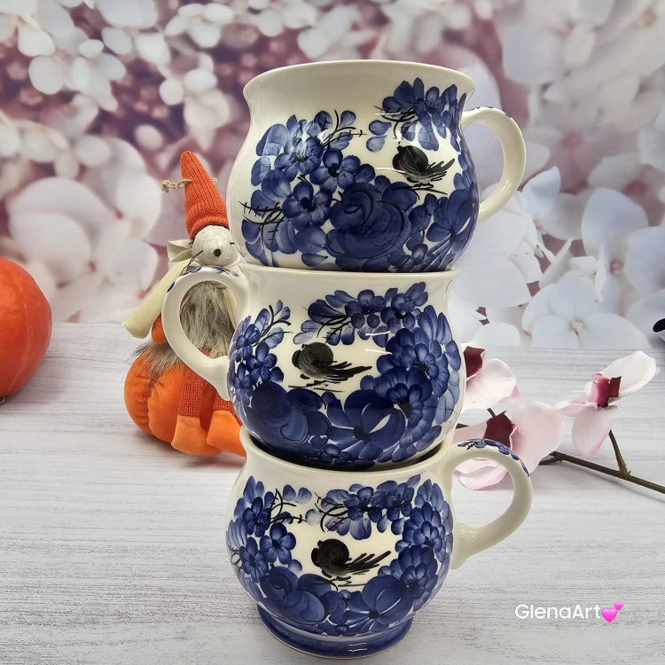 Kubek ceramiczny beczułka kobaltowy z ptaszkiem i kwiatki Nikola Fajans Włocławek 250 ml malowany ręcznie kubek z motywem kwiatowym kobaltowym i ptaszkiem czarnym kubek w kwiatki i ptaszek