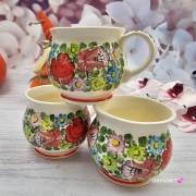 Kubek ceramiczny beczułka wzór kwiatowy Nikola Fajans Włocławek 250 ml metoda stempelka kubek z motywem kwiatowym kubek w kwiatki kolorowy