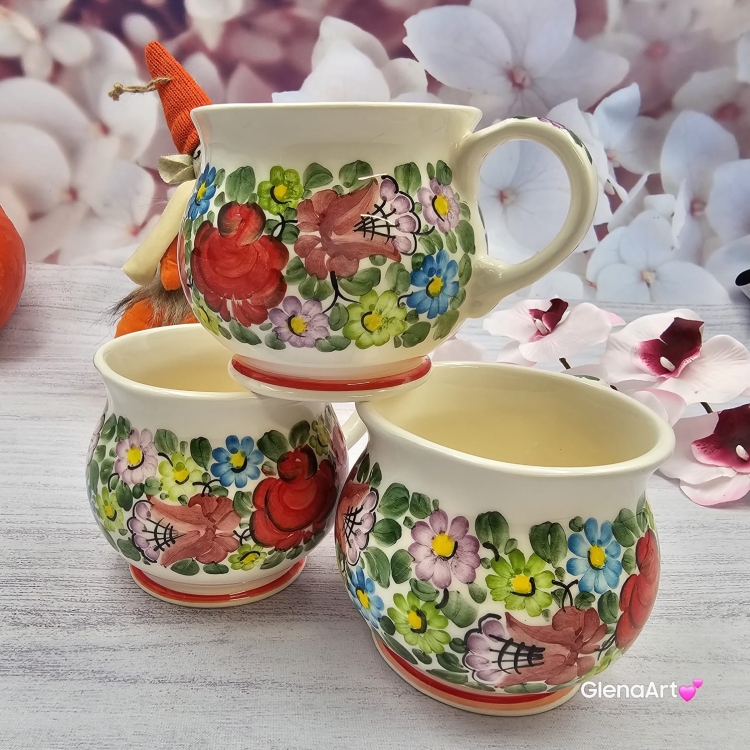 Kubek ceramiczny beczułka wzór kwiatowy Nikola Fajans Włocławek 250 ml metoda stempelka kubek z motywem kwiatowym kubek w kwiatki kolorowy