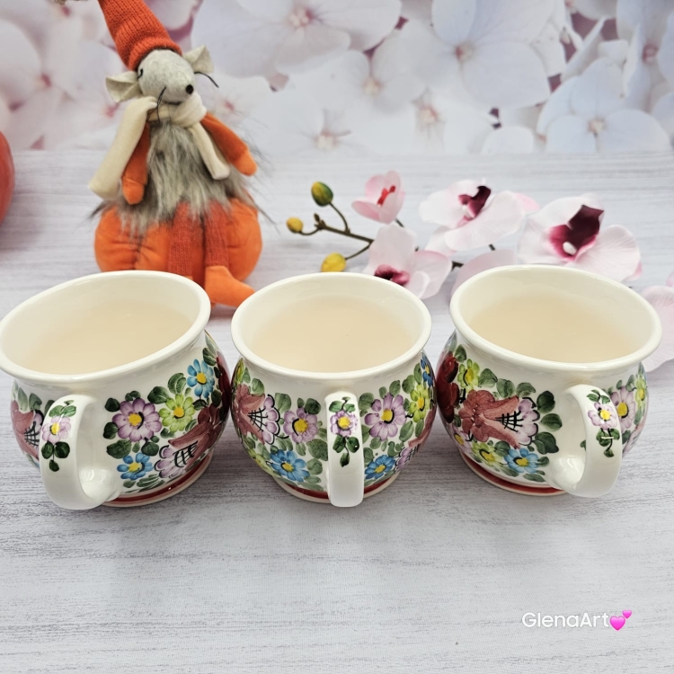 Kubek ceramiczny beczułka wzór kwiatowy Nikola Fajans Włocławek 250 ml metoda stempelka kubek z motywem kwiatowym kubek w kwiatki kolorowy