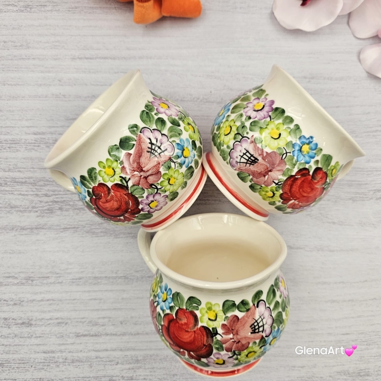 Kubek ceramiczny beczułka wzór kwiatowy Nikola Fajans Włocławek 250 ml metoda stempelka kubek z motywem kwiatowym kubek w kwiatki kolorowy