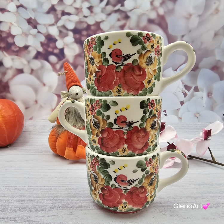 Kubek ceramiczny kolorowy z czerwonym ptaszkiem Jumbo Junior Fajans Włocławek 350 ml metoda stempelka kubek z motywem kwiatowym kolorowy kubek z ptaszkiem kubek w kwiaty z ptaszkiem