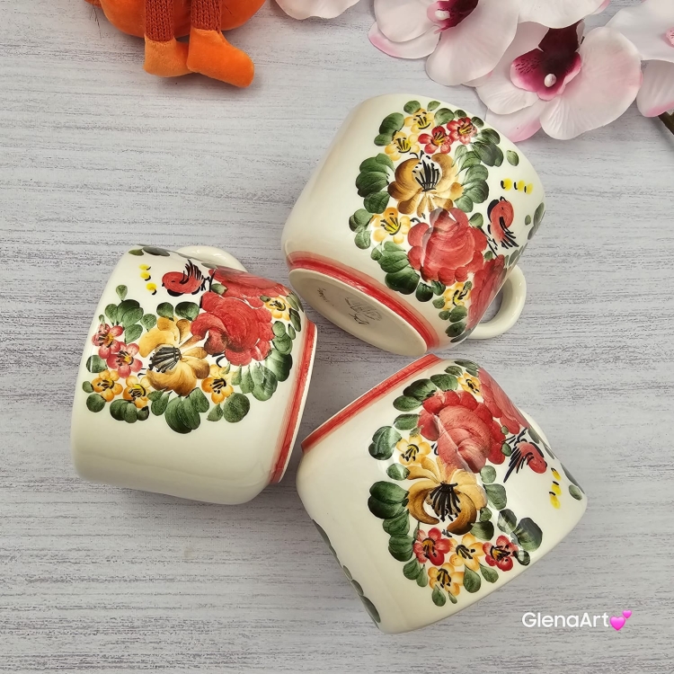 Kubek ceramiczny kolorowy z czerwonym ptaszkiem Jumbo Junior Fajans Włocławek 350 ml metoda stempelka kubek z motywem kwiatowym kolorowy kubek z ptaszkiem kubek w kwiaty z ptaszkiem