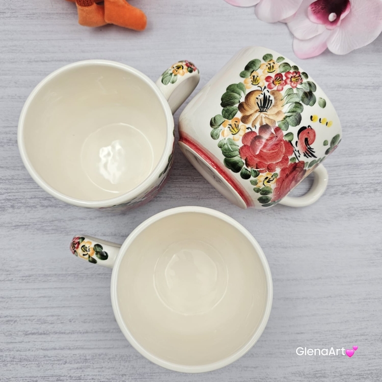 Kubek ceramiczny kolorowy z czerwonym ptaszkiem Jumbo Junior Fajans Włocławek 350 ml metoda stempelka kubek z motywem kwiatowym kolorowy kubek z ptaszkiem kubek w kwiaty z ptaszkiem