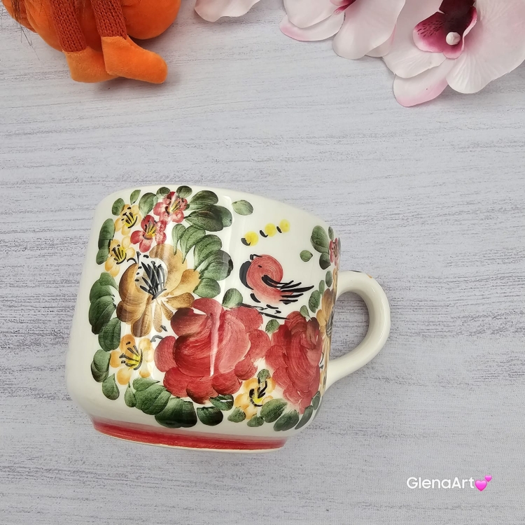 Kubek ceramiczny kolorowy z czerwonym ptaszkiem Jumbo Junior Fajans Włocławek 350 ml metoda stempelka kubek z motywem kwiatowym kolorowy kubek z ptaszkiem kubek w kwiaty z ptaszkiem