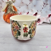 Kubek ceramiczny kolorowy z czerwonym ptaszkiem Jumbo Junior Fajans Włocławek 350 ml metoda stempelka kubek z motywem kwiatowym kolorowy kubek z ptaszkiem kubek w kwiaty z ptaszkiem