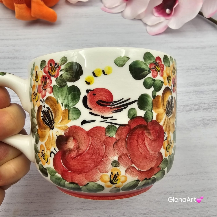 Kubek ceramiczny kolorowy z czerwonym ptaszkiem Jumbo Junior Fajans Włocławek 350 ml metoda stempelka kubek z motywem kwiatowym kolorowy kubek z ptaszkiem kubek w kwiaty z ptaszkiem