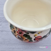 Kubek ceramiczny nieidealny beczułka kwiatki i ptaszek Nikola Fajans Włocławek 250 ml metoda stempelka kubek z motywem kwiatowym czerwonym zielonym i żółtym kubek w kwiatki i ptaszek