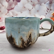 Piękny kubek morski WIELORYB kubek błękitno-biały ceramiczny z WIELORYBEM w środku nakrapiany morskie kolory ręcznie toczony i malowany rękodzieło wieloryb w kubku morska głębia