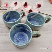 Piękny kubek morski WIELORYB kubek błękitno-biały ceramiczny z WIELORYBEM w środku nakrapiany morskie kolory ręcznie toczony i malowany rękodzieło wieloryb w kubku morska głębia