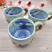 Piękny kubek morski WIELORYB kubek błękitno-biały ceramiczny z WIELORYBEM w środku nakrapiany morskie kolory ręcznie toczony i malowany rękodzieło wieloryb w kubku morska głębia