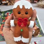 Zawieszka pierniczek świąteczna ludzik pierniczek z filcu 100 % rękodzieło bombka na choinkę z filcu ozdoba świąteczna na choinkę zawieszka piernik