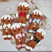 Zawieszka pierniczek świąteczna ludzik pierniczek z filcu 100 % rękodzieło bombka na choinkę z filcu ozdoba świąteczna na choinkę zawieszka piernik