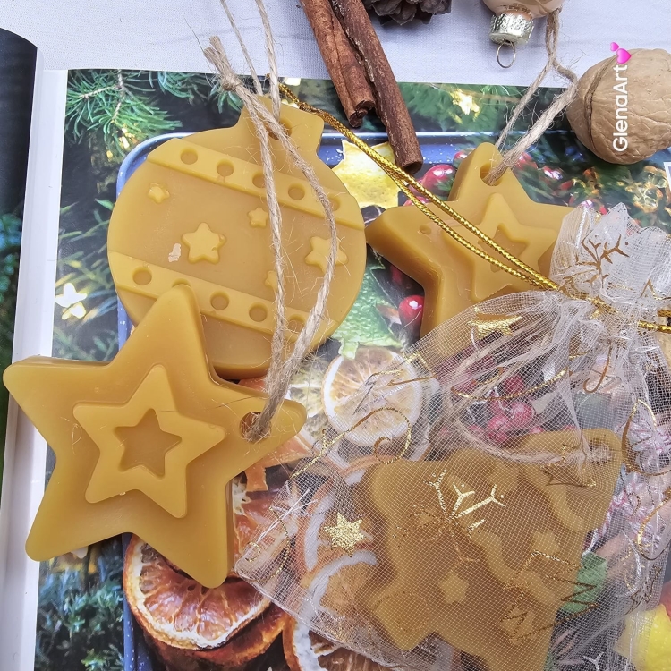 Zawieszka na choinkę motyw świąteczny z wosku pszczelego 100 % naturalna na jutowym sznurku naturalna zawieszka na choinkę miodowy woskowa zawieszka wosk pszczeli zawieszka naturalna gwiazdka bombka choinka