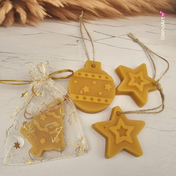 Zawieszka na choinkę motyw świąteczny z wosku pszczelego 100 % naturalna na jutowym sznurku naturalna zawieszka na choinkę miodowy woskowa zawieszka wosk pszczeli zawieszka naturalna gwiazdka bombka choinka