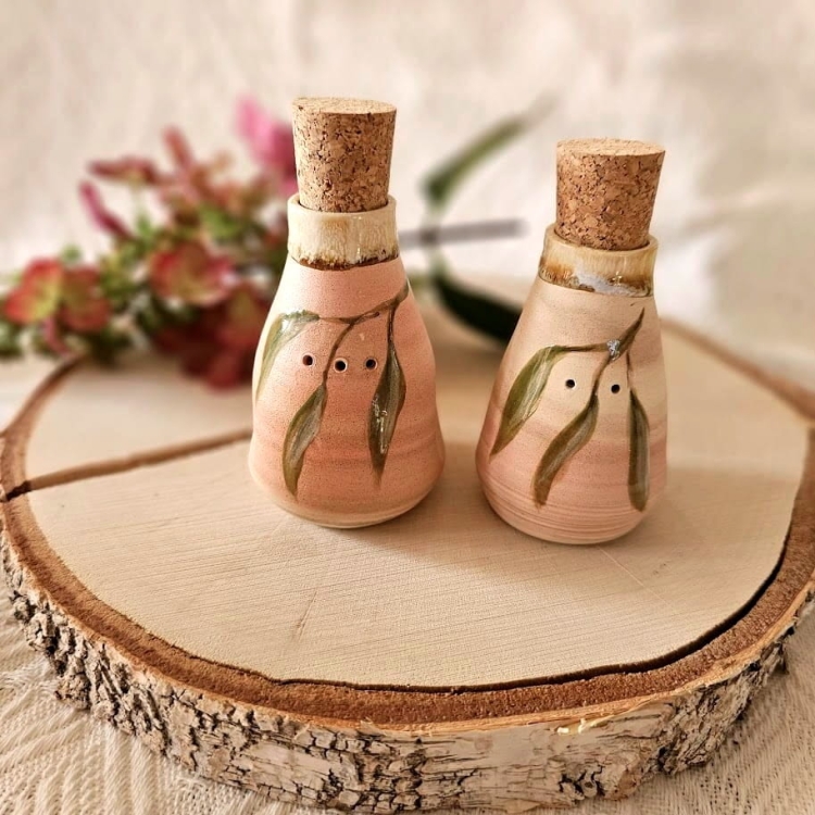 Zestaw ceramiczny - Sól i pieprz ręcznie toczony i zdobiony zatyczka z korka sypane od góry