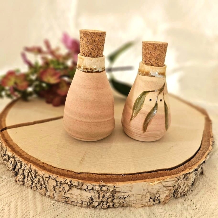 Zestaw ceramiczny - Sól i pieprz ręcznie toczony i zdobiony zatyczka z korka sypane od góry