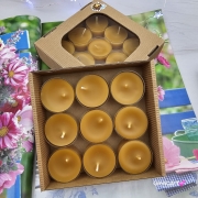 Tealight wosk pszczeli pogrzewacz z wosku pszczelego naturalna świeca z 100 % wosku pszczelego 3,5 h palenia tealight wosk pszczeli naturalny bez chemii pachnące miodkiem naturalne świeczki 9 szt. opakowanie karbowane pudełko
